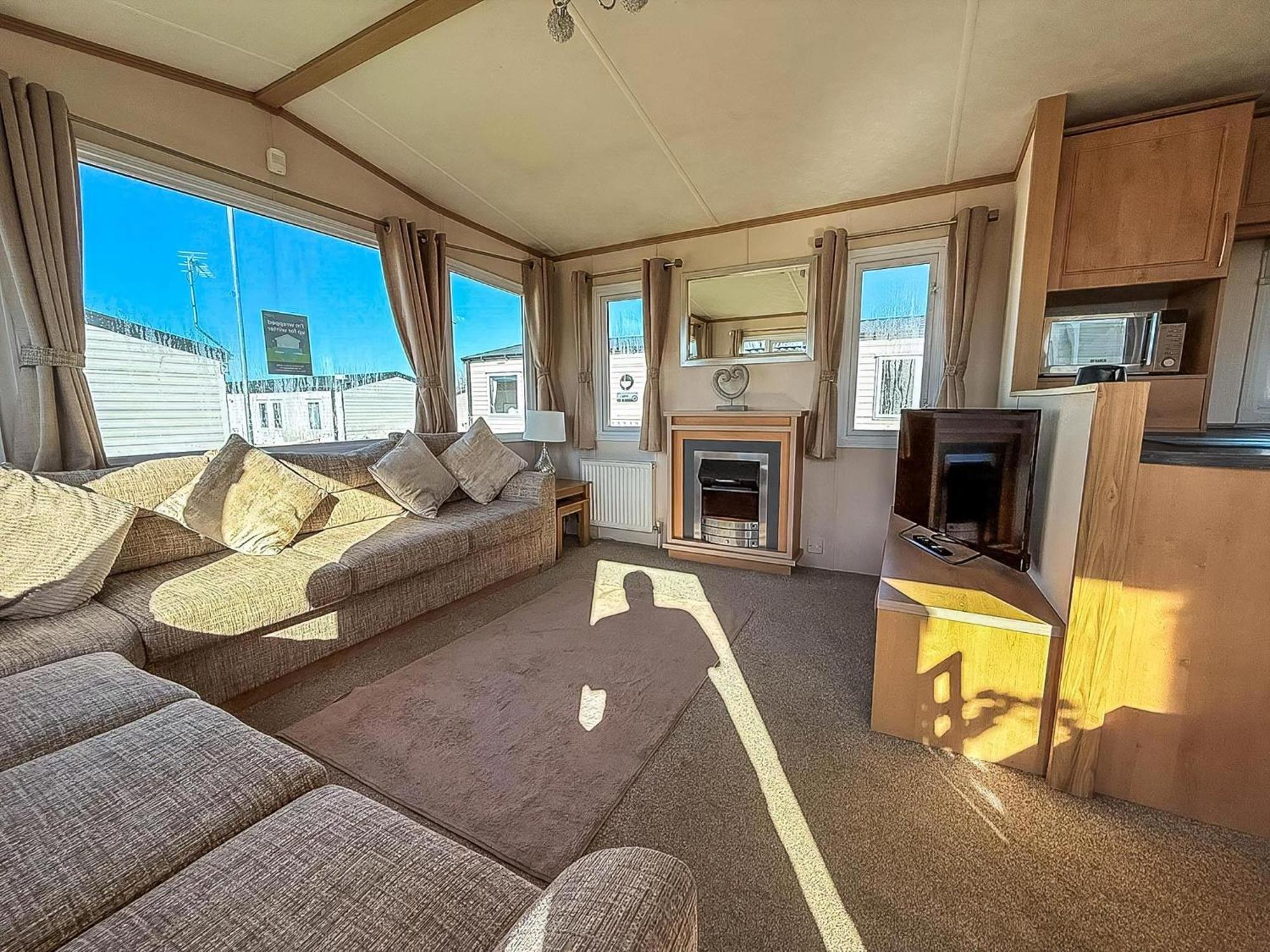 Lovely 6 Berth Caravan For Hire At Manor Park In Hunstanton Norfolk Ref 23044S Exterior photo